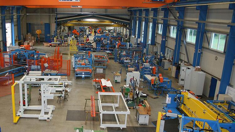 Blick von oben in eine Werkshalle der Maschinenfabrik Fischer  Foto: Maschinenfabrik Fischer