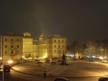 Erster Schnee des Winters: Blick auf den Coburger SchlossplatzFoto: Jochen Berger