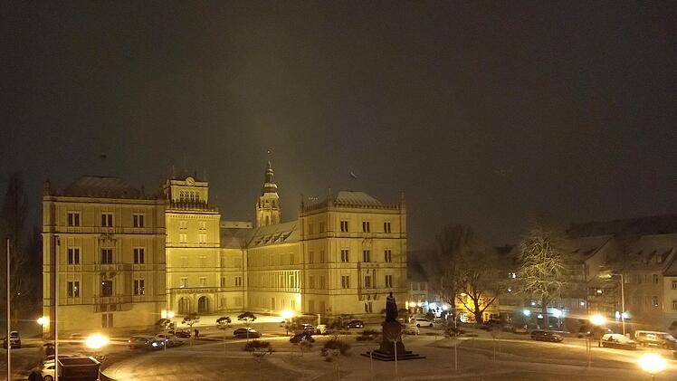 Erster Schnee des Winters: Blick auf den Coburger SchlossplatzFoto: Jochen Berger