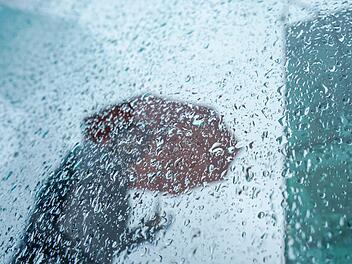 DWD warnt vor Dauerregen und Sturmböen in Franken