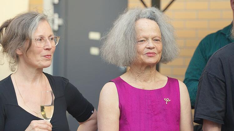 Regisseurin Christine Vogt (Mitte) will mit ihrem Theaterprojekt "Papillons" eine Brücke zwischen den Generationen schlagen.