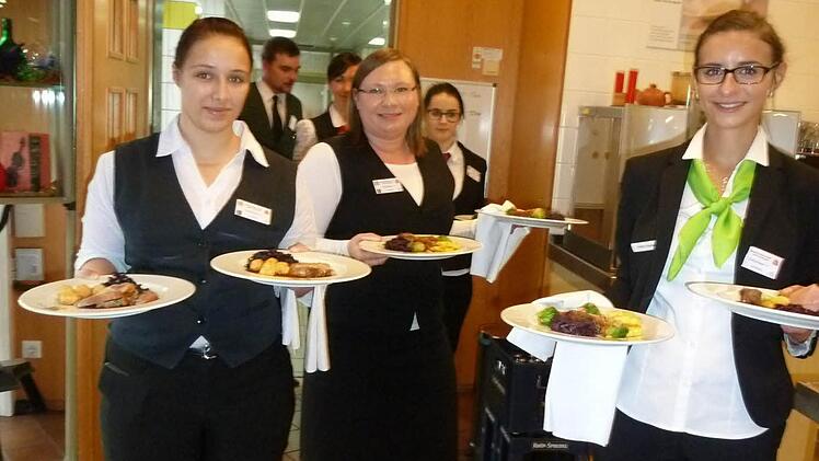 Der Hauptgang wird serviert.  Foto: Kretschmer