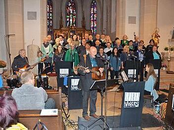 Der Chor "Spirit Voices" - hier unlängst in der Stadtpfarrkirche St. Johannes der Täufer in Kronach - lädt zu Konzerten nach Reitsch und Neuses ein.  Foto: K.- H. Hofmann