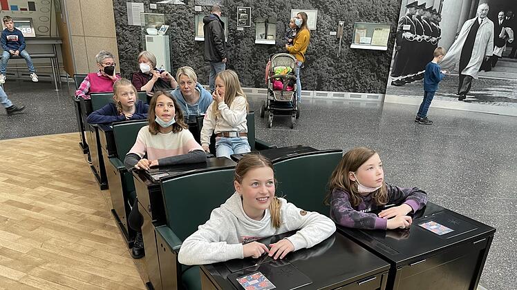 Im Rahmen des Geschichtsprojektes des Rhönklub Zweigvereins Oberweißenbrunn besuchten die jungen Teilnehmerinnen und Teilnehmer  das "Haus der Geschichte" in Bonn. Foto: Oliver Eisenmann