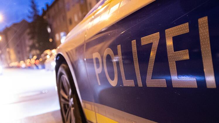 Die zwei minderj&auml;hrigen M&auml;dchen, die am Mittwochabend aus einem Kinderheim in Aschaffenburg weggelaufen waren, wurden von der Polizei gefunden. Symbolfoto: Daniel Karmann/dpa