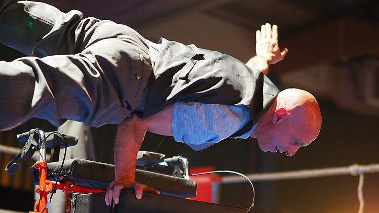 Artistik mit dem Zirkus Luna.