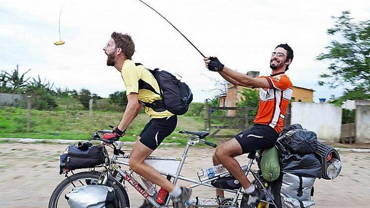 Spaß gehört bei der "Mood Tour 2014" auch dazu: Künstler Sebastian Burger mit seinem Tandempartner auf der Strecke - heute macht die "Mood Tour 2014" Station in Kronach. Foto: privat