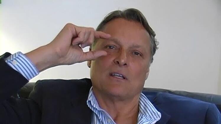 Douglas Barr arbeitet heute als Regisseur von Fernsehfilmen ("Die Herzheilerin", "Zauber einer Weihnachtsnacht") und besitzt ein Weingut im kalifornischen Napa Valley.