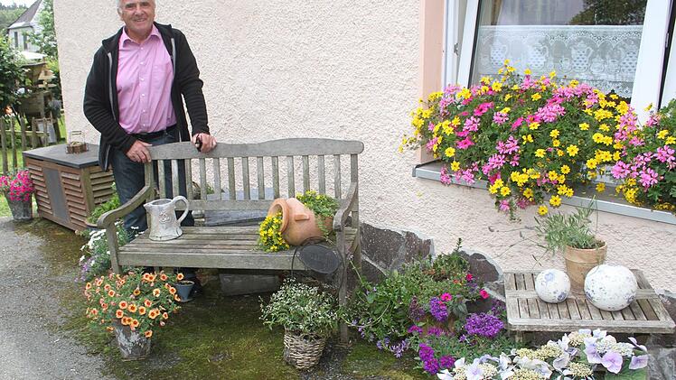 Der Kreisvorsitzende des Gartenbauvereins war von der Detailverliebtheit der Besitzer begeistert.