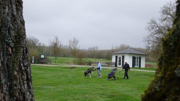 Bestens präpariert ist der Golfplatz in Maria Bildhausen, der mit vier Sternen ausgezeichnet ist. Foto: Anton Then