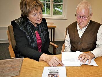 Bei der Buchvorstellung lobte Bürgermeisterin Anita Sack (FW) das außergewöhnliche Werk von Detlef Kühl, das er seinem Sohn Hans-Martin gewidmet hat.