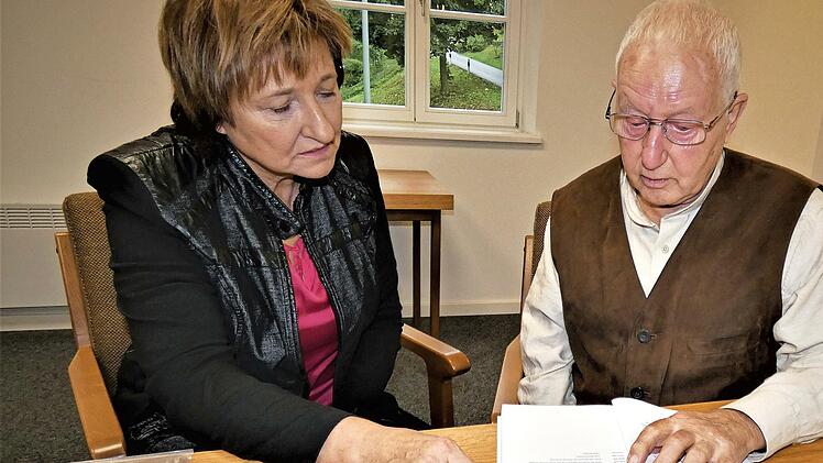 Bei der Buchvorstellung lobte Bürgermeisterin Anita Sack (FW) das außergewöhnliche Werk von Detlef Kühl, das er seinem Sohn Hans-Martin gewidmet hat.