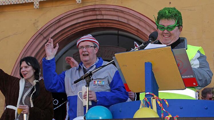 Weismains Bürgermeister und sein Kollege aus Altenkunstadt grüßten die Menge.