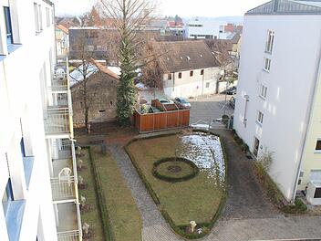 Der Innenhof des Höchstadter Krankenhauses soll teilweise überbaut werden. Foto: Andreas Dorsch