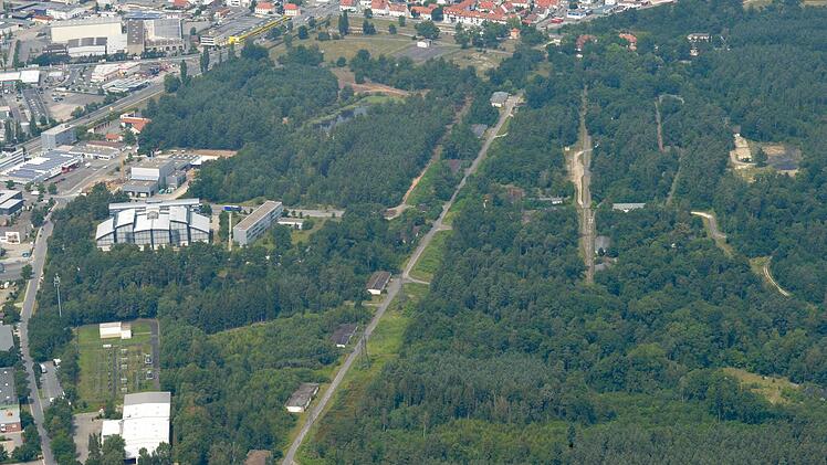 Von oben sieht die Muna fast wie ein Wald aus. Kommen die geplanten Gewerbegebiete von über 80 Hektar Fläche, dann fällt ein Großteil davon der Säge zum Opfer. Foto: Ronald Rinklef