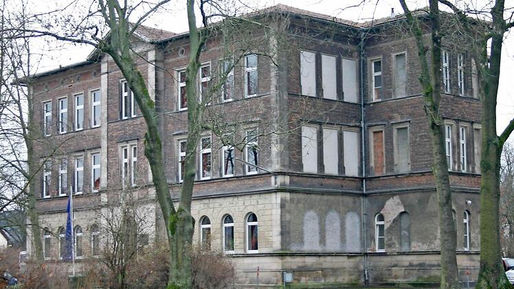 Das VHS-Gebäude soll grundlegend saniert werden. Der Stadtrat vergab Architektenleistungen. Foto: Archiv