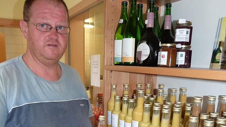 Für die Produktion des hauseigenen Eierlikörs ist Michael Grampp zuständig. Foto: Werner Reißaus