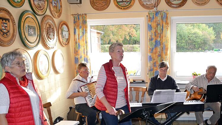 Die Gruppe "Fränkischer Wind" sorgte für einen musikalisch abwechslungsreichen Nachmittag beim VdK Ortsverband. Foto: ThomasMicheel