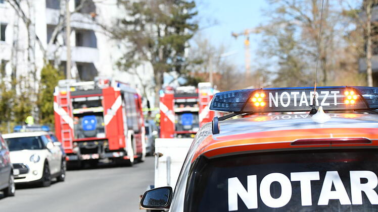 Feuerwehreinsatz in Erlangen: Brand in Hochhaus - mehrere Verletzte