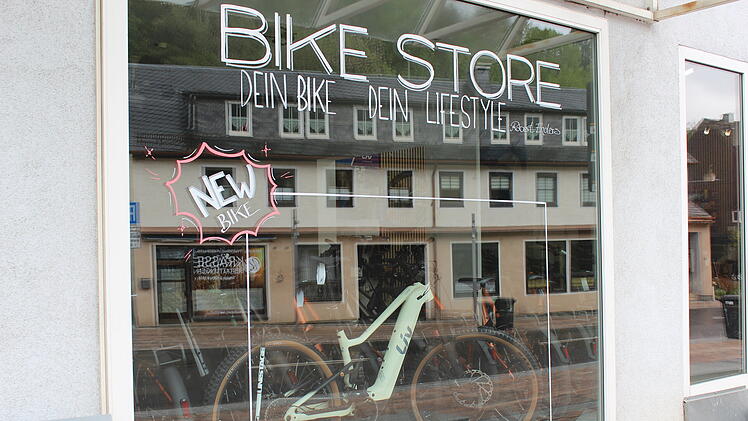 Der Bikestore Ludwigsstadt bietet den Verkauf von Fahrr&auml;dern, Helmen und Zubeh&ouml;r sowie Wartungen und Inspektionen.