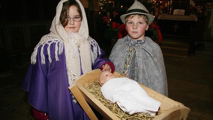 Die wichtigsten Rollen im Krippenspiel hatten Natalie Werner als Maria und Moritz Oertel als Josef.