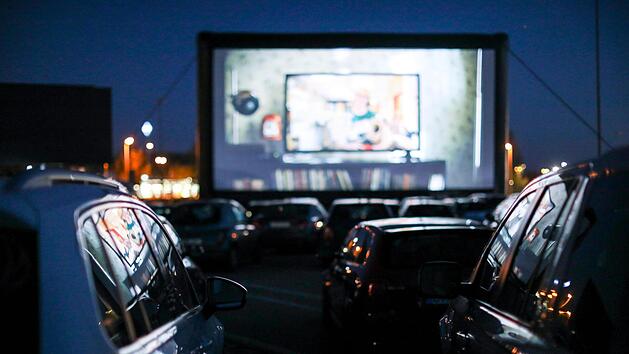 Wie hier in Chemnitz könnte vielleicht im Sommer auch in Schweinfurt ein Autokino möglich sein, z.B. auf dem Volksfestplatz. Die Verwaltung will das prüfen.  Foto: Jan Woitas