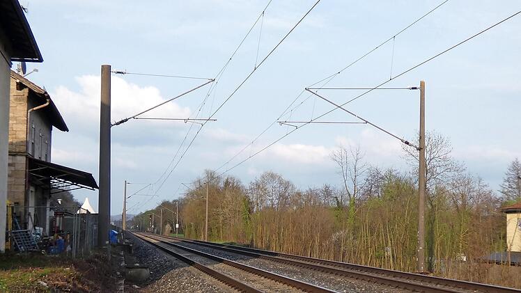 Wenn es nach dem Willen des Gemeinderates geht, soll in Obertheres ein Bahnhalt reaktiviert werden. Ein entsprechender Antrag wird bei der Bayerischen Eisenbahngesellschaft gestellt. Darauf verständigte sich der Gemeinderat Theres.