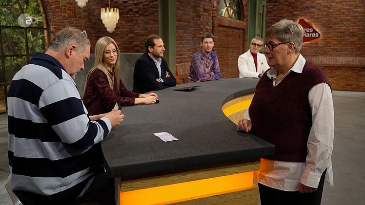 Walter Lehnertz kaufte den Hocker f&uuml;r  550 Euro den Sack zu.  "Da stelle ich eine Figur drauf, dann verkaufe ich die Figur anstatt den Kn&uuml;ppel da", hatte "Waldi" schon eine klare Vision f&uuml;r ein Upcycling. "Dann macht das Ding was her. So sieht das aus wie gewollt und nicht gekonnt."