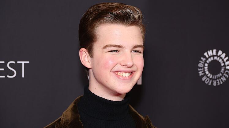 Iain Armitage ist auch zwei Jahre nach dem Ende von "Young Sheldon" gut im Gesch&auml;ft. Demn&auml;chst wird er auch in der dritten Staffel des Serienhits "Big Little Lies" zu sehen sein.