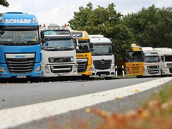 Lkw-Stellplätze statt Zuckerrübenacker: In der Nähe des Parkplatzes Regnitztal bei Eggolsheim soll eine etwa zehn Hektar große Rastanlage  gebaut werden. Landwirte müssten dafür Flächen abgeben. Foto: Ronald Heck