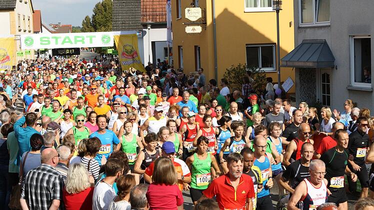 Einen großes Starterfeld machte sich im Hauptlauf auf die Strecke über 10 Kilometer. Fotos: privat/sportpress