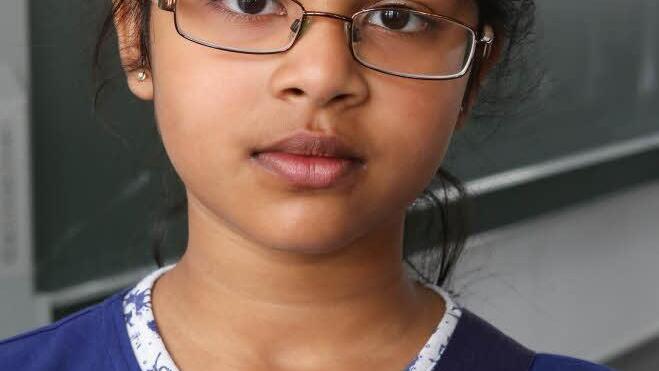 Shrothi (9): "Ich fand es sehr interessant. Es gibt sehr viele Sensoren im Körper und im Handy. Wenn man es ans Ohr hält, geht der Bildschirm aus. Wenn man es in die Hand nimmt, geht er wieder an." Foto: Barbara Herbst