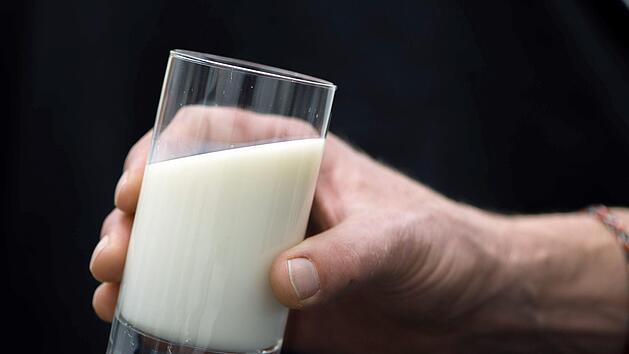 Die Molkerei Weihenstephan GmbH ruft Milch und Kakao zur&uuml;ck. Symbolfoto: Lukas Schulze/dpa
