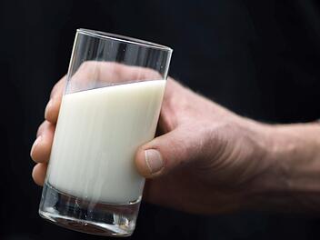 Die Molkerei Weihenstephan GmbH ruft Milch und Kakao zurück. Symbolfoto: Lukas Schulze/dpa