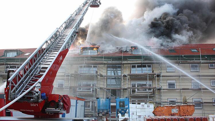 Brand in der Pfalzstraße in Bad Kissingen. Foto: Peter Rauch