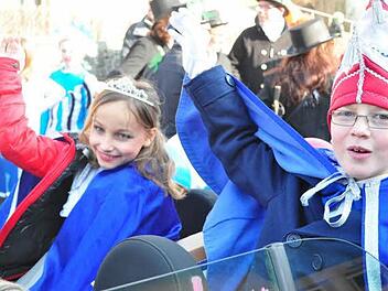 Früh übt sich: das Kinderprinzenpaar Annie Hilton und Kilian Appel. Foto: Simon Albrecht