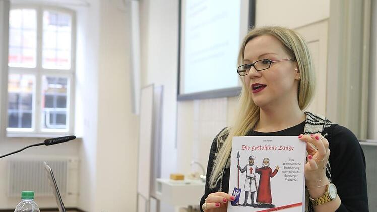 Valentina Ringelmann lud die Nachwuchsstudierenden ein, sich auf eine historische Rallye durch Bamberg zu begeben. Foto: Barbara Herbst