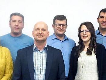 Jan Heller (4. v. l.) führt die Liste der Aurachtaler CSU an. Foto: Richard Sänger