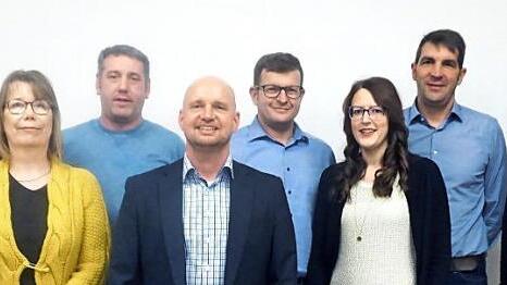 Jan Heller (4. v. l.) führt die Liste der Aurachtaler CSU an. Foto: Richard Sänger