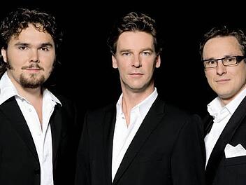 Ilja Martin (links), Hans Hitzeroth (Mitte) und Hubert Schmid treten im Oktober in Friesen auf. Foto: pr
