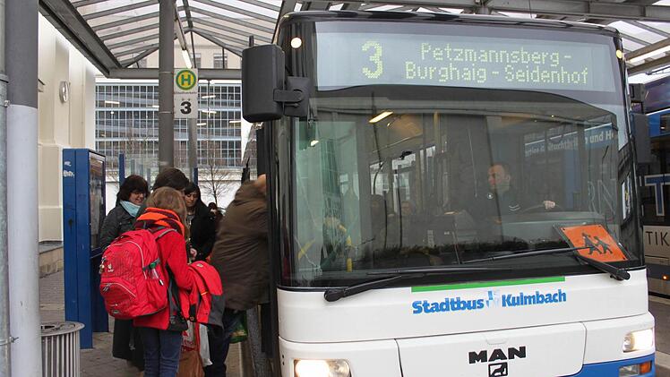 Die Fahrt mit dem Stadtbus wird teurer. Die meisten Fahrgäste stört das aber nicht. Foto: Alexander Hartmann