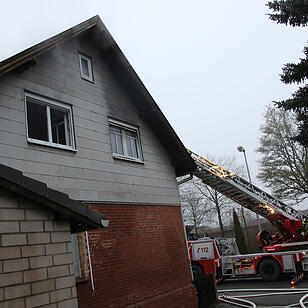 Wohnhausbrand in Coburg: Bewohnerin wurde schwer verletzt – Haus unbewohnbar