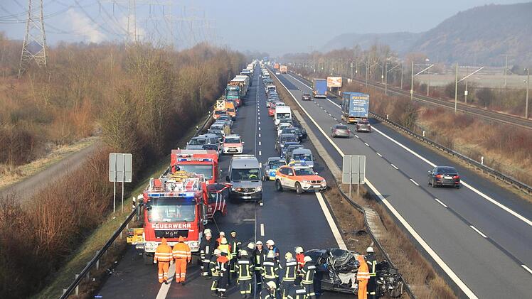 Bei einem schweren Unfall auf der A70 zwischen Viereth und Eltmann gab es einen Schwerverletzten. Foto: News5/Merzbach