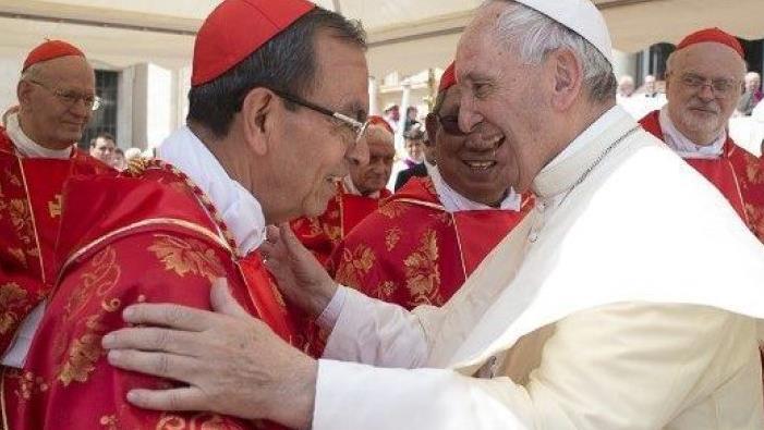 Kardinal Gregorio Rosa Chávez aus San Salvador mit Papst Franziskus Repro: Horst Habermann