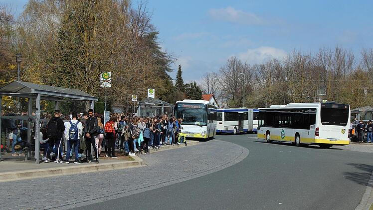 Der Busbahnhof Schwedenschanze ist die Drehscheibe für den ÖPNV um Höchstadt.  Foto: ad