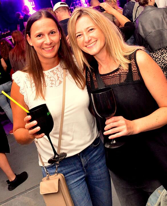 Party mit der Band "CAVELAND"