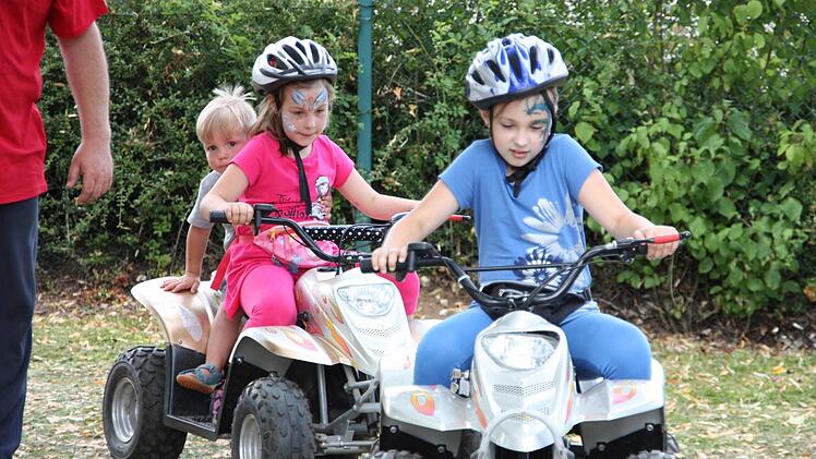 oder auf den Quads: für Kinder war einiges geboten. Fotos: Ulrich Künzel
