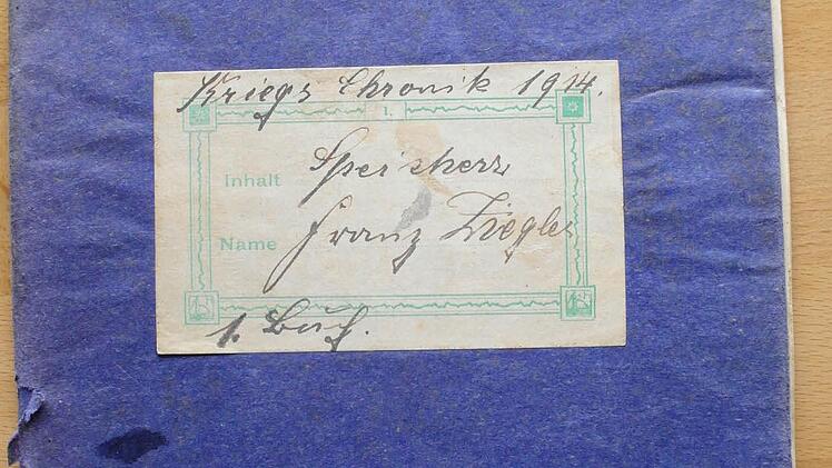 Das erste Heft von Franz Ziegler Kriegschronik, er verfasste über 20 solcher "Bücher". Foto: Stephanie Elm