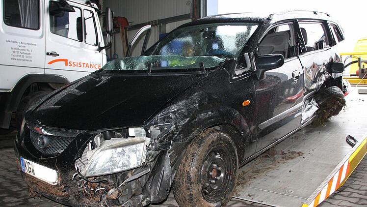 Die Fahrzeuge wurde con Marcus Gerner und seinem Team abgeschleppt. Foto: Ralf Ruppert