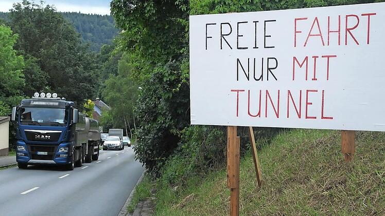 Auch diese Tafeln, die jeweils an den Ortseingängen von Kauerndorf angebracht wurden, sind neu.